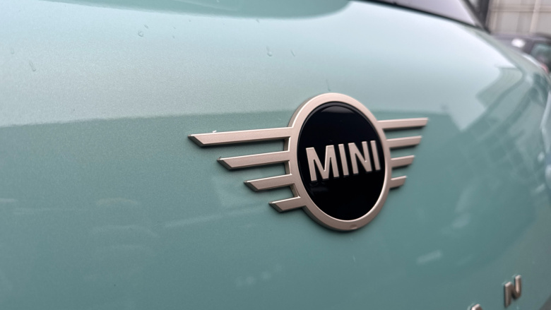 MINI Aceman 135kW E Classic 43kWh 5dr Auto Electric Hatchback